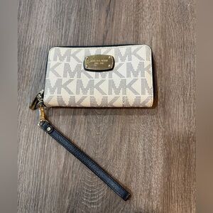 Michael Kors Monogram Wallet Wrislet